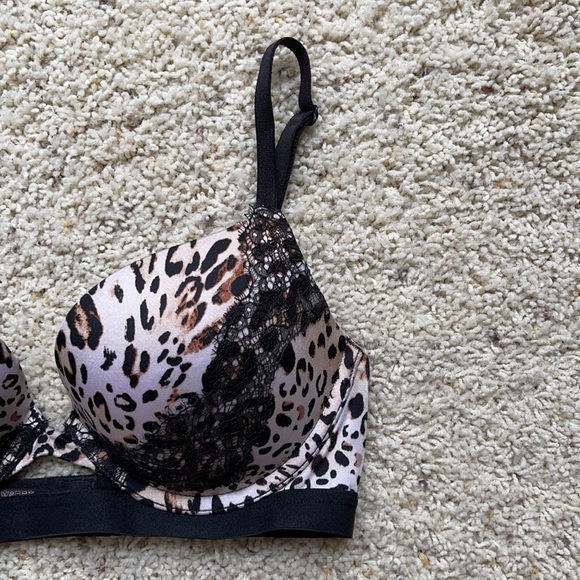 Victoria’s Secret Leopard Print Lace Trim Push-up Bra - Size 32C - Picture 2 of 4